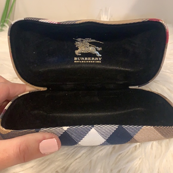 IOB EUC BURBERRY Black Sunglasses w/ Case & Cloth - Picture 10 of 15